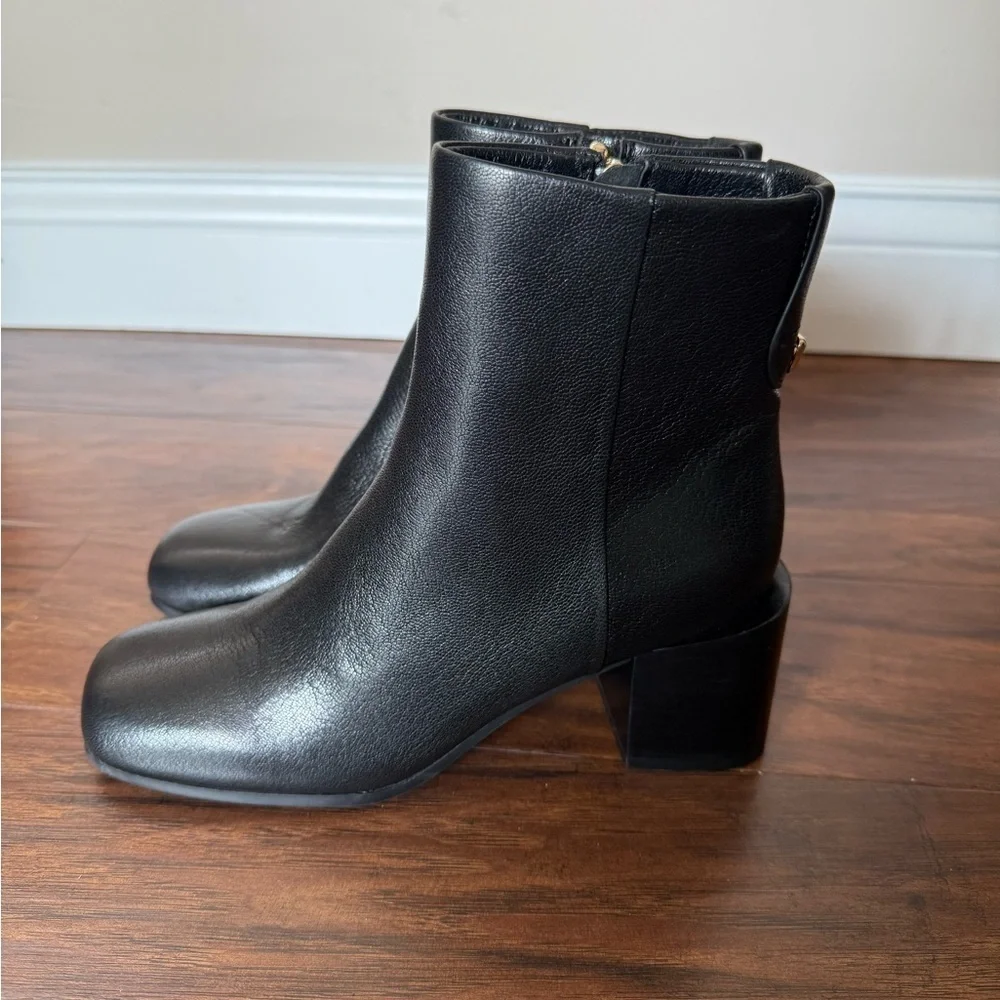 AEROSOLES NWT Ortona Black Ankle Boots with Gold Zippers &Block Heel -Size 5.5